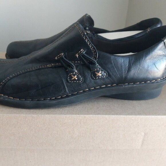 CLARKS black leather shoes loafers style 84151 contrast stitching ladies Sz 7.5 - Picture 3 of 7